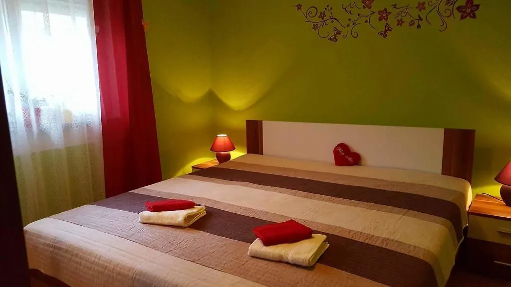 Apartman Hana Pula 0*,