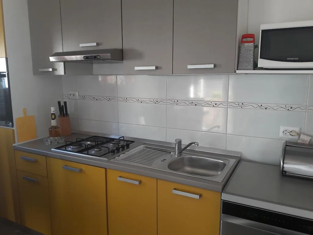Apartman Hana Pula 0*,
