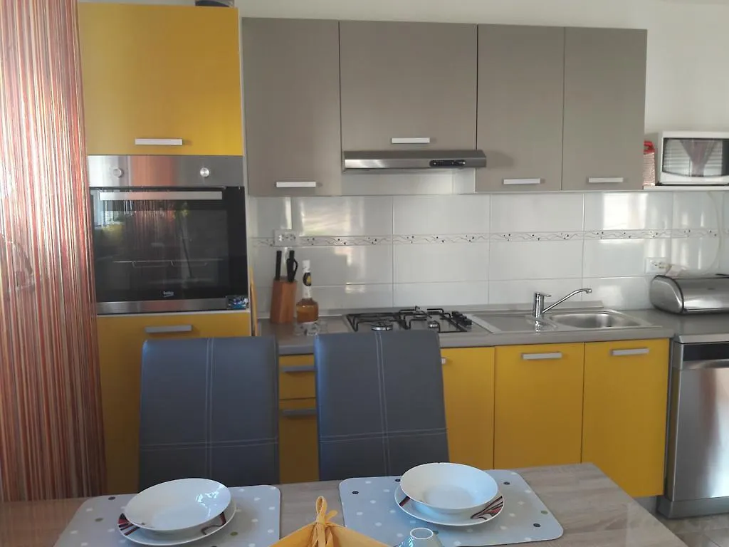 Apartman Hana Pula 0*,